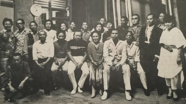 Toto Asmuni yang menjadi sosok penting Aneka Ria Srimulat, menjadi dewa penyelamat ketika Srimulat sedang terpuruk.