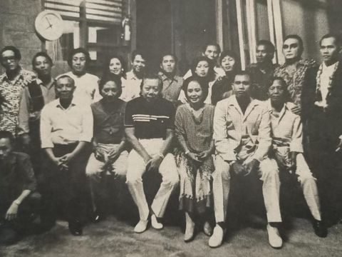 Toto Asmuni yang menjadi sosok penting Aneka Ria Srimulat, menjadi dewa penyelamat ketika Srimulat sedang terpuruk.