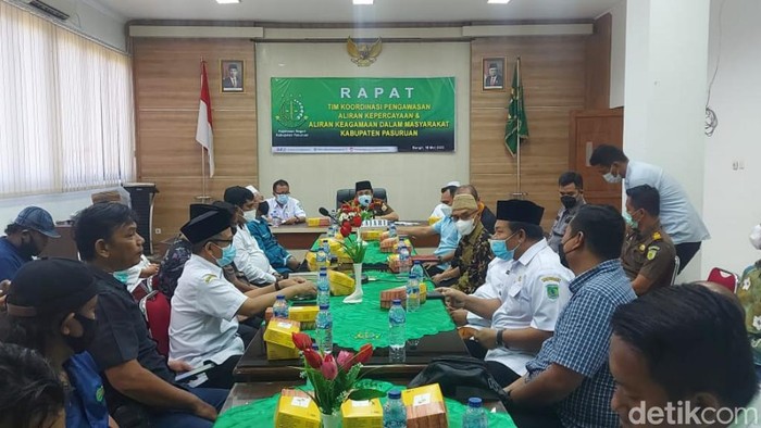 Badan Koordinasi Pengawasan Aliran Kepercaan (Bakor Pakem) Pasuruan menggelar rapat tentang kelompok Mahfudijanto.