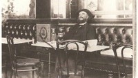 Sering disebut sebagai salah satu kafe tertaua di dunia. Kafe ini sempat tutup di tahun 1872, kemudian beralih fungsi menjadi klub privat. Namun di tahun 1920an, bangunan ini dibuka kembali menjadi kafe bernama Au Grand Soleil, dan kini diubah menjadi Cafe Procope. Foto: Le Procope/The Fork