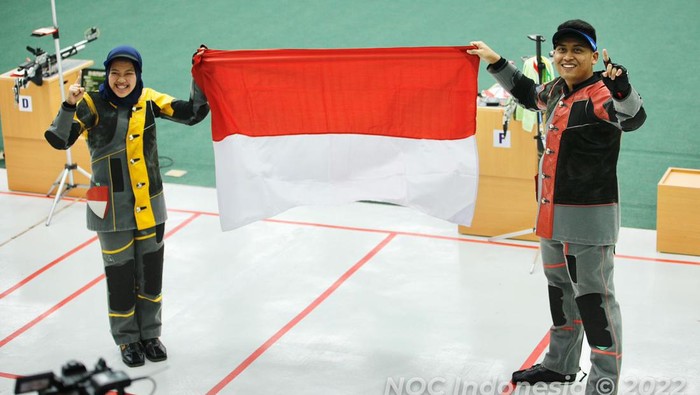 Atlet menembak Indonesia Fathur Gustafian kembali menorehkan tinta emas di SEA Games 2021 Vietnam. Kali ini, ia mengukirnya bersama Citra Dewi Resti di nomor mixed team air rifle.