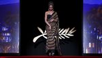 Deepika Padukone Melenggang Anggun di Karpet Merah Cannes