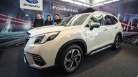Akhirnya merek Subaru kembali masuk Indonesia, tepatnya pada 2021 lalu. Hanya saja untuk penjualan mobilnya dilakukan pada 2022. Salah satunya adalah Subaru Forester 2022 yang resmi hadir di Indonesia pada 18 Mei 2022. Dok. Subaru Indonesia