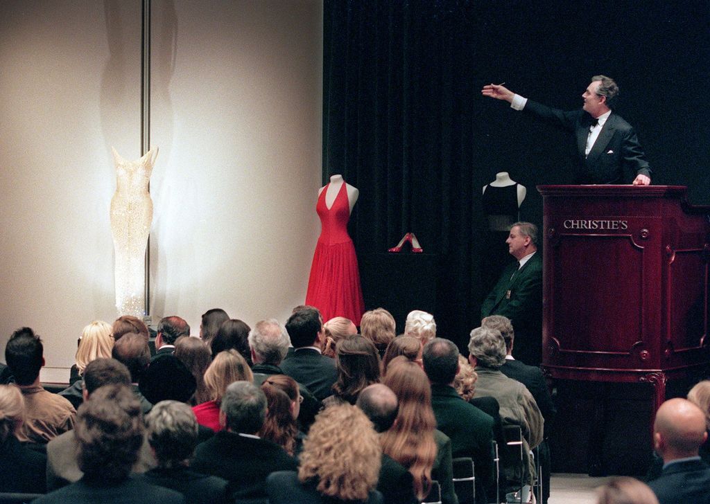 NEW YORK, UNITED STATES:  Christie's auctioneer Lord Hindlip(R) gestures towards Marilyn Monroe's 