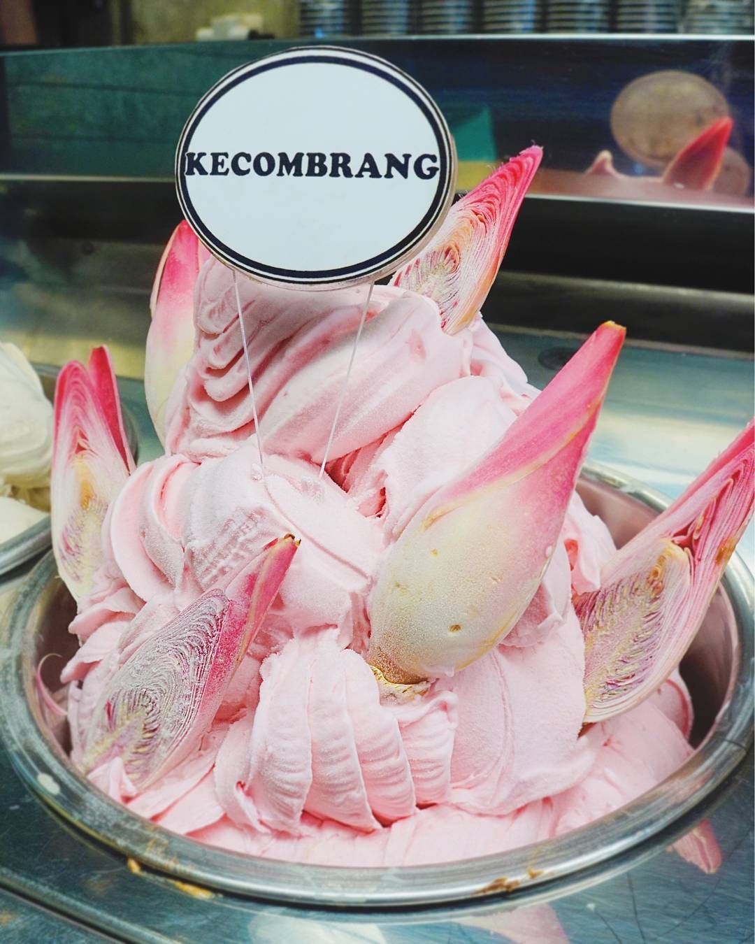 Gelato Rasa Unik: kecombrang, kolak pisang, es teler