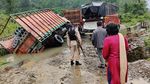 Ngeri, Gerbong Kereta Api Sampai Terseret Banjir di India
