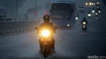 Waspada! Hujan Deras Jakarta Bikin Jarak Pandang Terbatas