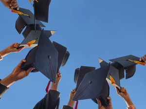 Mau Kuliah di Luar Negeri? Kenali Perbedaan Associate Degree dan Bachelor Degree