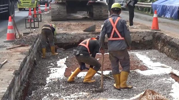 Kepadatan di Tol Cipularang jalur Jakarta menuju Bandung