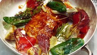 Makanan utama berbahan fillet ikan jadi suguhan di Monsieur Dior. Pelengkap sayuran panggang di sekelilingnya membuat menu ini semakin artistik sekaligus nikmat.