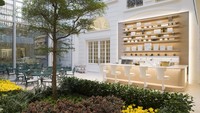 Kalau ini suasana La Pâtisserie Dior yang menjual aneka cake dan makanan manis untuk pengunjung. Buka sejak pagi hingga malam, kamu bisa menikmati menu sarapan hingga tea time istimewa di sini. 