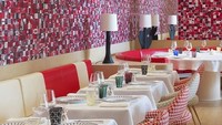 Monsieur Dior menempati kawasan butik Dior yang prestisius di 30 Avenue Montaigne, Paris. Sebelumnya restoran ini tutup lantaran butik Dior tersebut direnovasi pada tahun 2020.