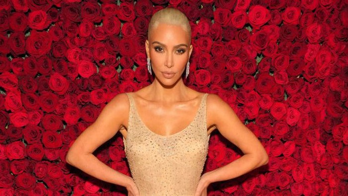 Kim Kardashian Pakai Gaun Marilyn Monroe di MET Gala 2022 NEW YORK, NEW YORK - MAY 02: (Exclusive Coverage) Kim Kardashian attends The 2022 Met Gala Celebrating