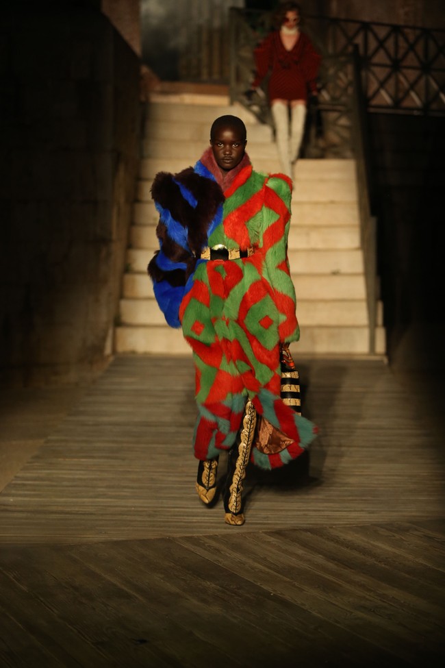 Fashion show Gucci Cruise 2023 digelar di Castel del Monte, sebuah kastil di Puglia, Italia. Kastil yang sudah berdiri sejak abad ke-13 ini dibangun Raja Frederick II yang menguasai Romawi, Sicilia, Italia, Jerman, dan Yerusalem. Dok. Gucci.  