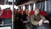 Wakil Menteri Pertahanan Ukraina Ganna Malyar mengatakan para prajurit Ukraina ini akan menghadapi pertukaran tahanan potensial dengan Rusia. Terkait dengan prajurit Ukraina yang masih berada di dalam pabrik baja Azovstal, militer Ukraina mengatakan pihaknya tengah melakukan upaya untuk mengevakuasi ratusan prajurit yang masih berada di dalam pabrik tersebut. (Russian Defence Ministry/Handout via REUTERS).