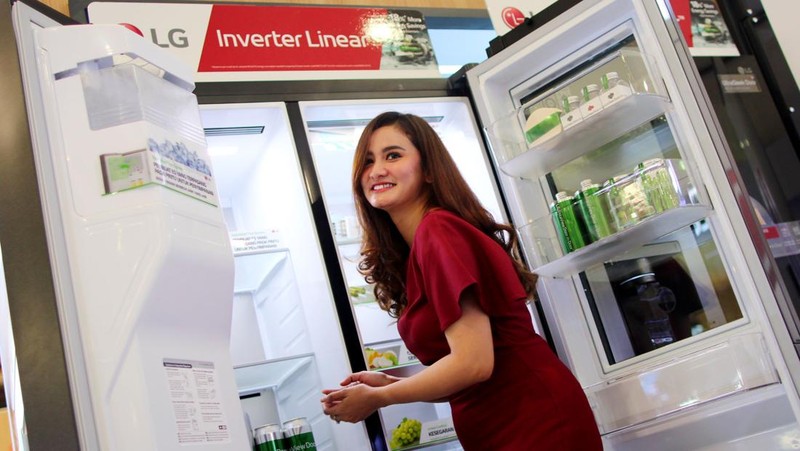 PT LG Electronics Indonesia (LG) merilis lemari es multipintu yang dilengkapi dengan dispenser air dengan teknologi UV Nano. Dengan memanfaatkan penyinaran UV, teknologi ini dapat mengeliminasi kemungkinan ada berbagai partikel yang merugikan kesehatan yang melekat pada saluran keluar air.