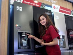 Kulkas Canggih dari LG Ini Ada Dispenser Air Berteknologi UV