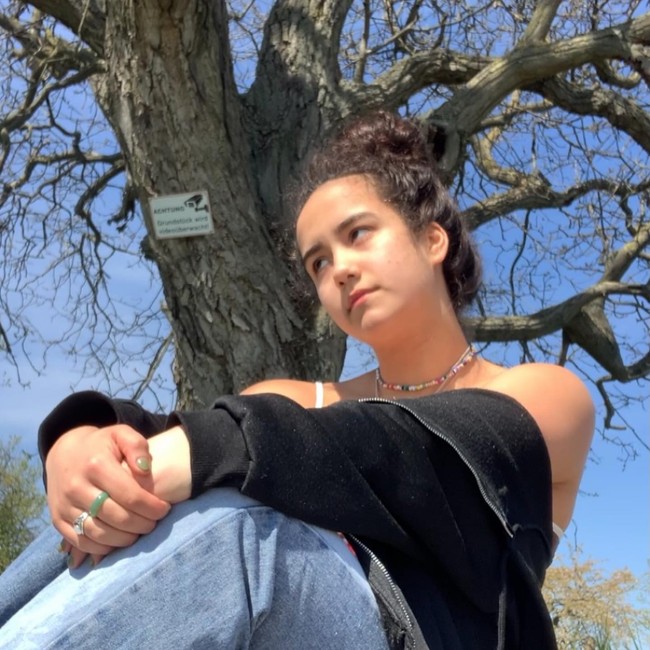 Masniari sendiri adalah seorang atlet renang kelahiran Wiesbaden, Jerman. Gadis berusia 17 tahun tersebut memiliki darah Jerman dari sang ayah. Foto: Instagram @masiwolf