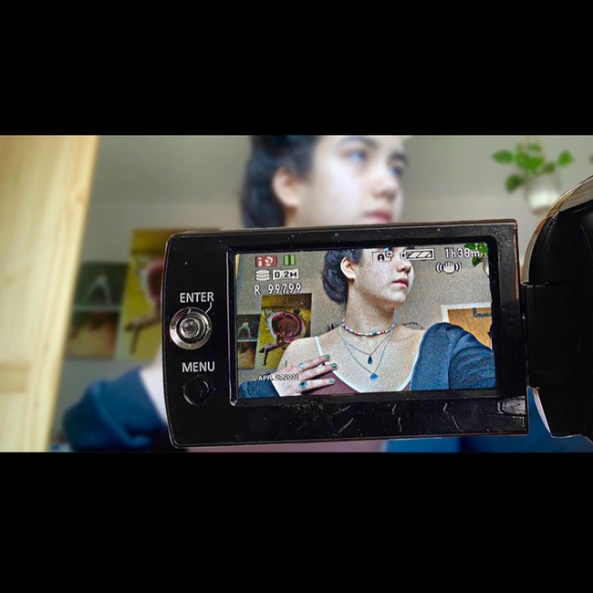 Begini potretnya ketika bermain dengan kamera saat sedang tidak di kolam renang.Foto: Instagram @masiwolf