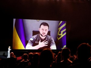 Saat Zelensky Berang Diminta Serahkan Wilayah Demi Akhiri Perang