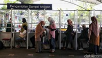 Kebijakan vaksin COVID-19 bagi pelaku perjalanan turut berdampak pada menurunnya jumlah peminat tes antigen.