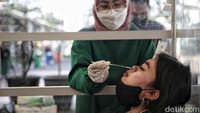 Seperti diketahui, selain melonggarkan aturan wajib masker di luar ruangan, Presiden Joko Widodo belum lama ini juga turut melonggarkan kebijakan tes usap PCR atau antigen bagi pelaku perjalanan. Aturan tersebut berlaku bagi mereka yang telah mendapatkan vaksinasi COVID-19 lengkap.