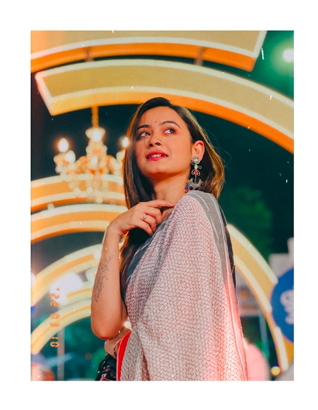 Pallabi Dey, aktris India yang meninggal di usia 21 tahun pada Minggu (15/5/2022). Dia tewas di apartemennya dengan cara gantung diri, begitu menurut laporan kekasihnya Sagnik Chakraborty. Foto: dok. Instagram/@pallavidey153