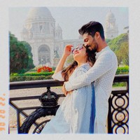 Menurut pihak keluarga, Pallabi baru mengetahui status pernikahan Sagnik enam bulan lalu, padahal keduanya telah pacaran selama satu setengah tahun. Sagnik menjelaskan ke Pallabi bahwa dia telah mengurus perceraiannya. Inilah potret mesra Pallabi dan Sagnik yang diunggahnya di Instagram itu. Foto: dok. Instagram/@pallavidey153