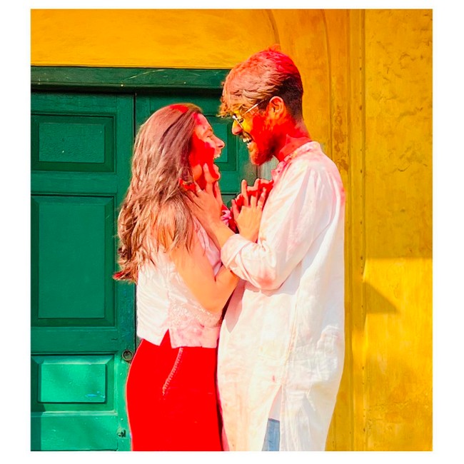 Pihak keluarga curiga dengan kematian Pallabi yang ada hubungannya dengan kekasihnya itu. Kini, Sagnik telah diamankan pihak berwajib. Meski kekasihnya itu mengatakan bahwa Pallabi meninggal bunuh diri karena depresi terkait kariernya di industri hiburan. Foto: dok. Instagram/@pallavidey153