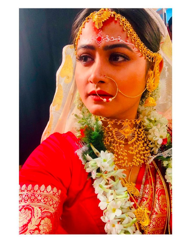 Pallabi bekerja keras untuk membiayai kehidupan mewah Sagnik yang baru membeli mobil mewah itu. Foto: dok. Instagram/@pallavidey153