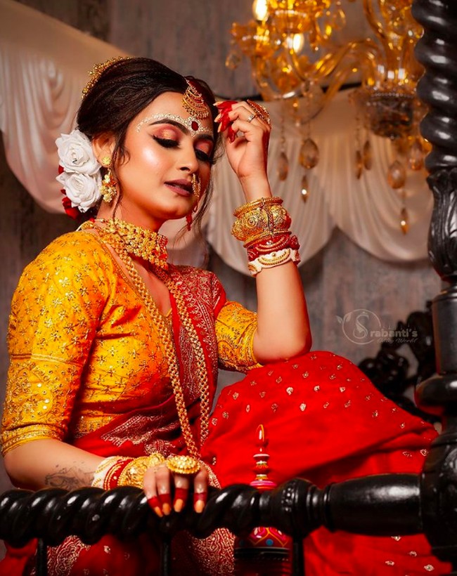 Inilah wajah manis Pallabi yang memakai kain sari. Foto: dok. Instagram/@pallavidey153