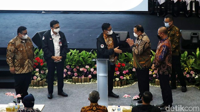 Sebanyak 20 pimpinan partai politik (parpol) kumpul di Gedung KPK, Jakarta, Rabu (18/5). Mereka mengikuti program politik cerdas berintegritas yang diselenggarakan KPK.