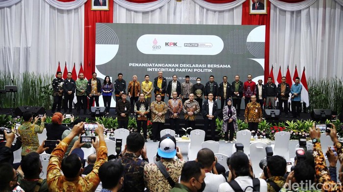 Sebanyak 20 pimpinan partai politik (parpol) kumpul di Gedung KPK, Jakarta, Rabu (18/5). Mereka mengikuti program politik cerdas berintegritas yang diselenggarakan KPK.