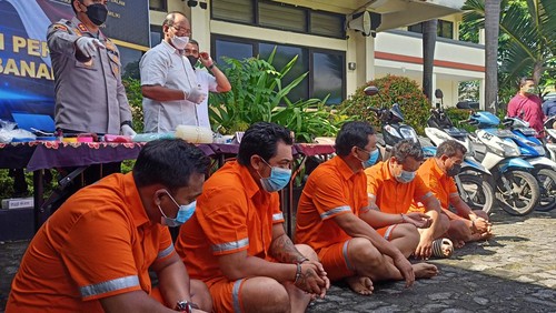 Para tersangka kasus narkotika yang ditangkap Satreskoba Polres Tabanan sepanjang 6 hingga 14 Mei 2022 lalu. (Chairul Amri Simabur/detikBali)