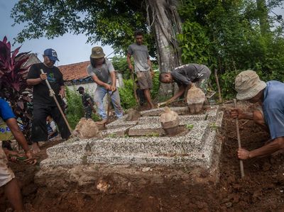 Makam Bupati Lebak ke-3 Dibongkar, Ada Apa?