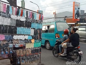 Jokowi Longgarkan Prokes, Penjual Masker di Makassar Justru Bersyukur