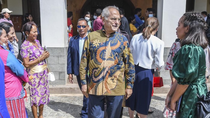 Presiden Terpilih Timor Leste Bakal Kunjungi Indonesia Presiden terpilih Timor Leste Jos Ramos Horta (kedua kiri) mengikuti Misa Syukuran 20 Tahun Restorasi Kemerdekaan Timor Leste di Gereja Katedral, Dili, Timor Leste, Rabu (18/5/2022). Dalam keterangan persnya Jos Ramos Horta mengatakan Indonesia akan menjadi negara prioritas untuk dikunjungi usai ia dilantik menjadi Presiden pada 20 Mei 2022. ANTARA FOTO/Galih Pradipta/wsj.