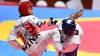 Atlet Taekwondo Indonesia Silvana Lamanda berhasil mengalahkan atlet Taekwondo Vietnam Thi Khiem Bac di kategori Kyorugi kelas under 67 kg SEA Games 2021. Dengan hasil itu, Silvana berhak membawa pulang medali perak. ANTARA FOTO/Zabur Karuru.