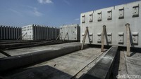 Slab track untuk Kereta Cepat Jakarta-Bandung ini diproduksi sejak Januari 2021 dan dijadwalkan rampung pada akhir Mei 2022.