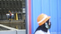 Rampungnya produksi slab track juga semakin memantapkan proses track laying yang sedang berjalan di trase Kereta Cepat Jakarta-Bandung. 
