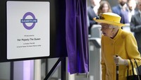 Jalur kereta Elizabeth yang dikenal sebagai Crossrail telah dibangun dalam skala yang jauh lebih besar daripada jalur Tube yang ada di kota itu. Tahap pertama dibuka untuk umum pada 24 Mei nanti. (Andrew Matthews/Getty Images via AP)