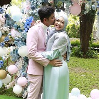 Setelah menikah keduanya kerap memamerkan foto-foto kemesraan mereka ke Instagram. Oleh karena itu tak sedikit yang kaget mengetahui jika rumah tangga keduanya ternyata tak baik-baik saja. Foto: Pool/Palevi S/detikFoto