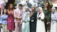 Acara tersebut juga dihadiri oleh kerabat dan keluarga keduanya. Pool/Palevi S/detikFoto