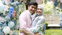 Teuku Ryan yang sebentar lagi mendapatkan seorang putri pun tersenyum bahagia dengan kabar itu. Pool/Palevi S/detikFoto