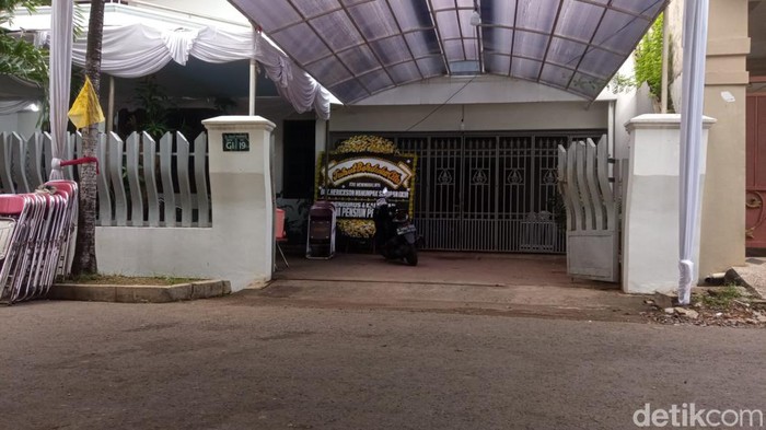 Rumah duka Herickson Manumpak (27), salah satu korban tewas kecelakaan di Tol Cipularang. Korban dikenal sebagai orang yang rendah hati. (Fakhri F/detikcom)