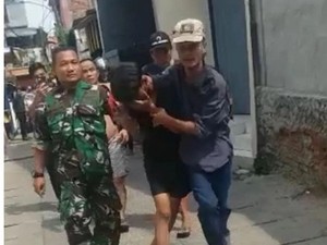 Aksi Heroik Babinsa TNI Gagalkan Jambret HP yang Sasar Emak-emak di Jakut