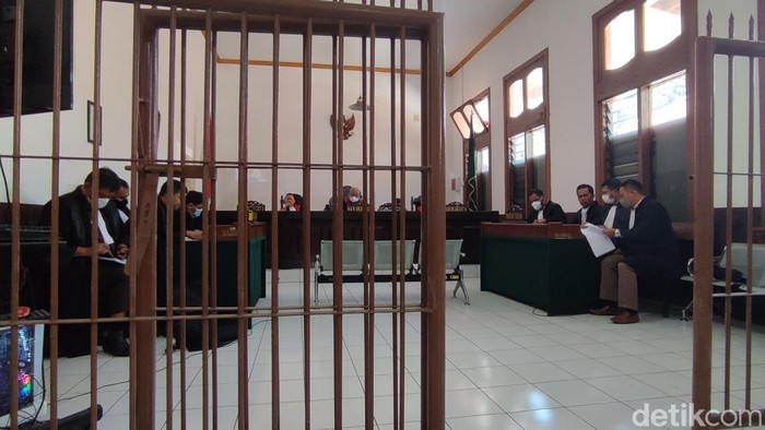 Sidang demo ricuh GMBI.