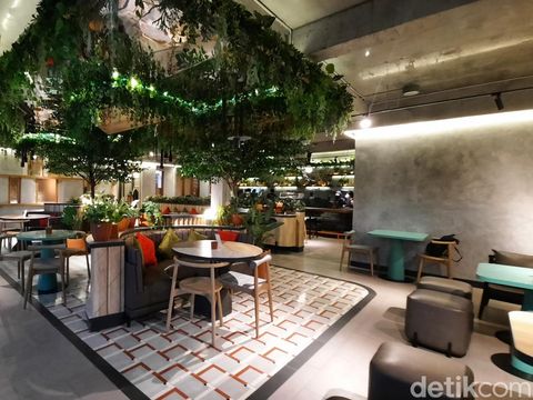 Suasana di restoran Lexi the Flying Tiger di Kota Bandung.