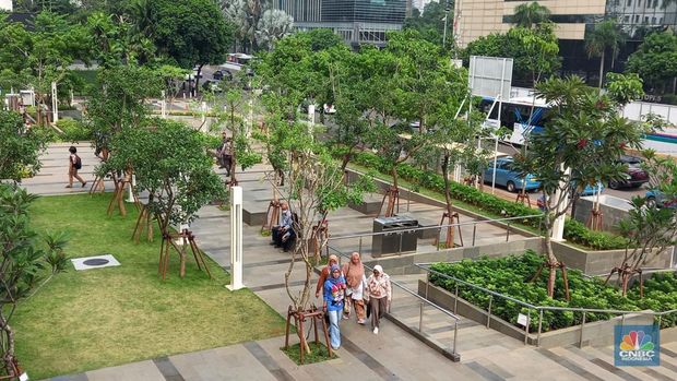 Suasana Sarinah di hari pertama kebijakan pemerintah melonggarkan penggunaan masker di ruang terbuka, Rabu (18/5/2022). (CNBC Indonesia/Intan Rakhmayanti Dewi)