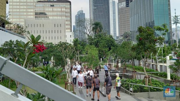 Suasana Sarinah di hari pertama kebijakan pemerintah melonggarkan penggunaan masker di ruang terbuka, Rabu (18/5/2022). (CNBC Indonesia/Intan Rakhmayanti Dewi)